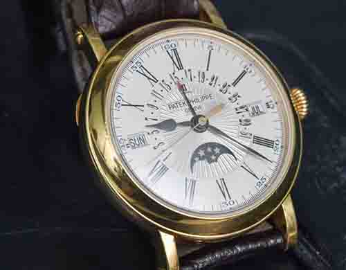 雅典手表表蒙划痕维修价格费用需要多少钱？